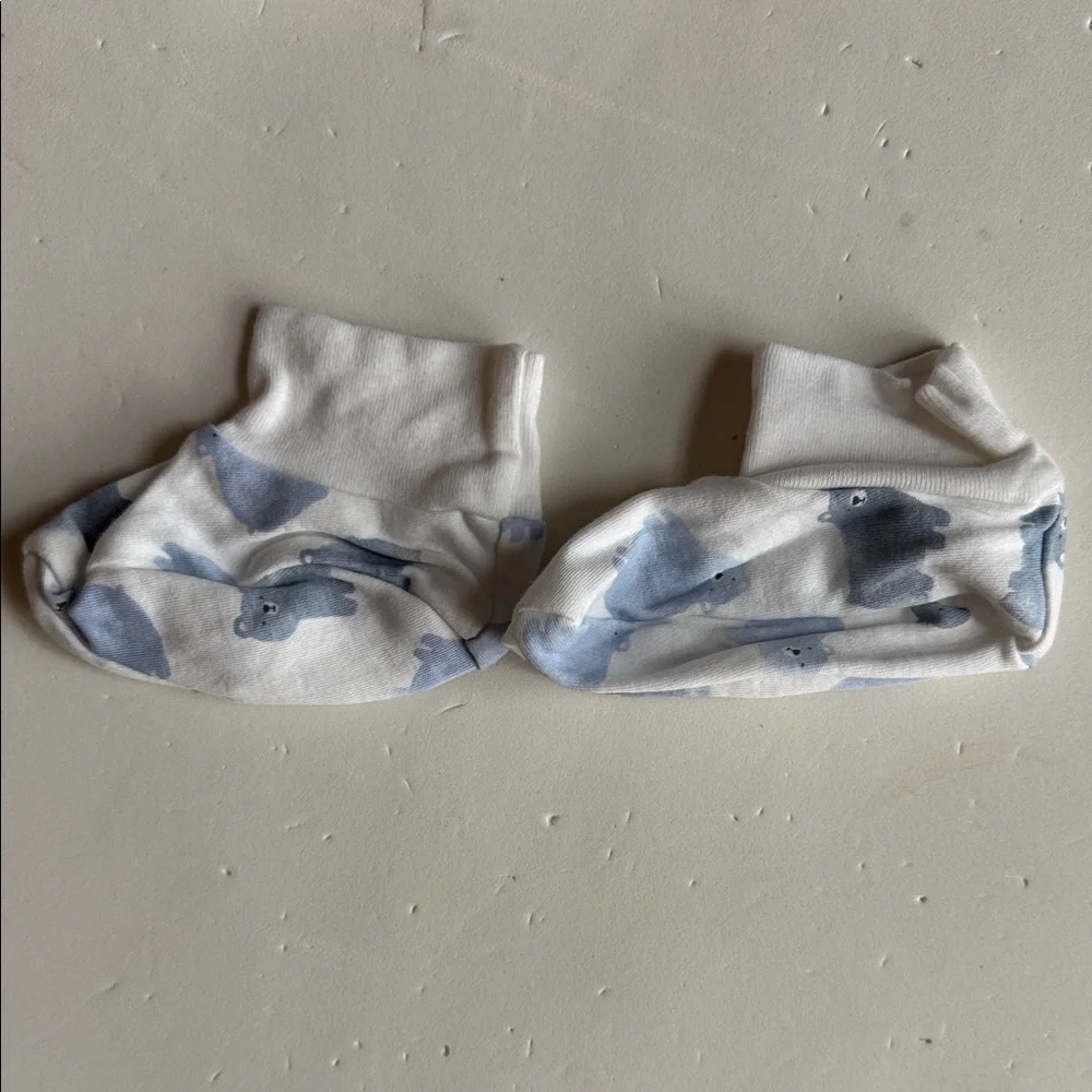 Carter’s Adorable Blue & White Baby Cap and Booties Set Bear Pattern 6 Months